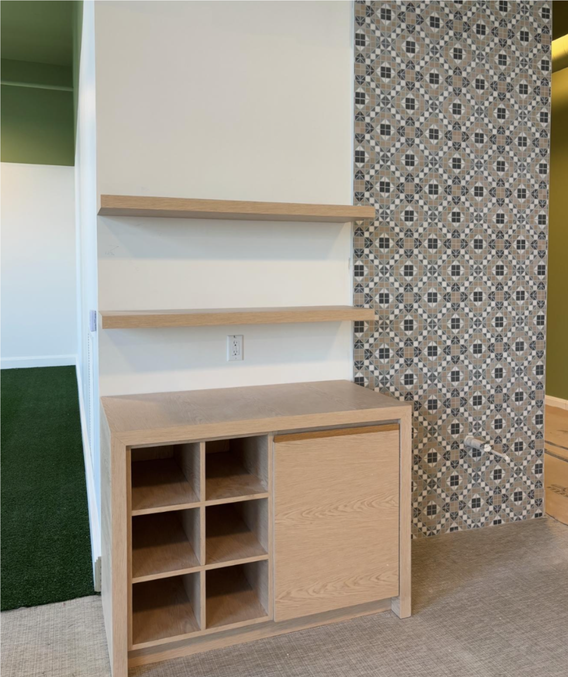 Cabinet and shelving inside gym on Level 19 at Rambler Atlanta.